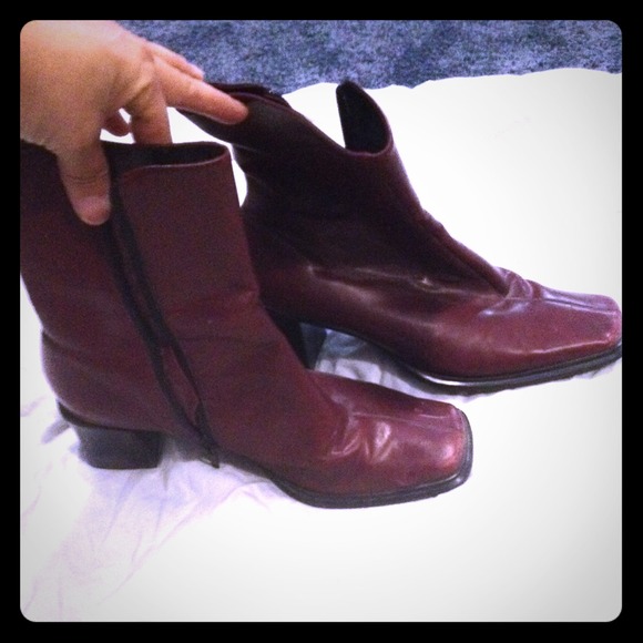 Brown short boots size 6