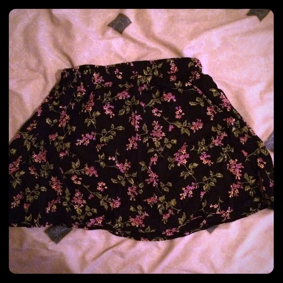 ❌SOLD❌ Brandy Melville Floral Skirt
