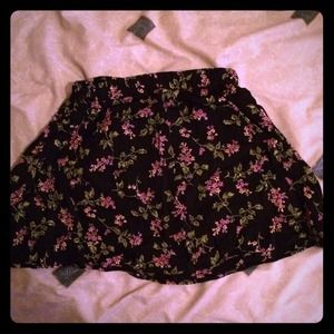 ❌SOLD❌ Brandy Melville Floral Skirt