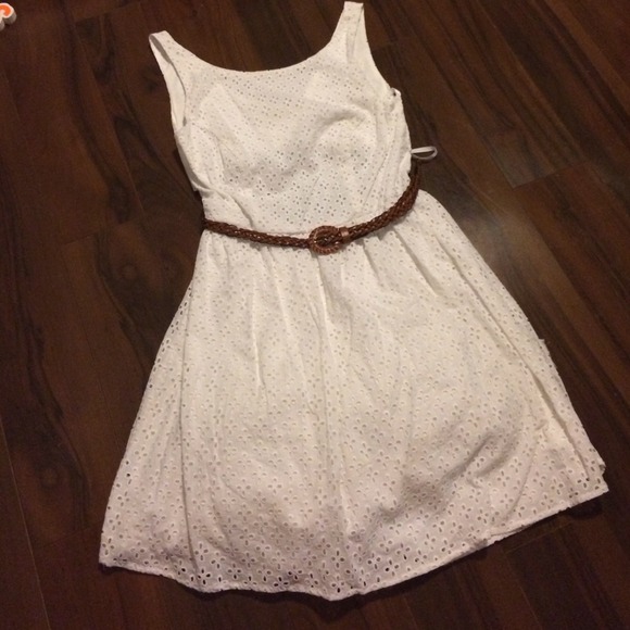 city triangle Dresses & Skirts - White eyelet laced ruffle mini semi formal dress