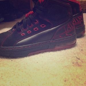 BLACK AND RED jORDANS!!!!