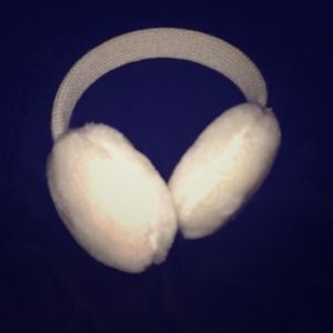White ear muffs ❄️