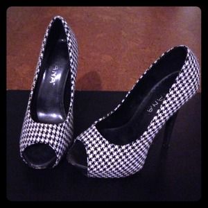 Lilliana Houndstooth Peep Toe Pumps