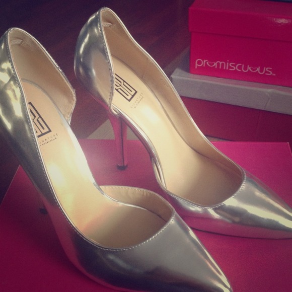 Silver pumps