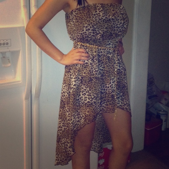 Strapless lepeord print dress.