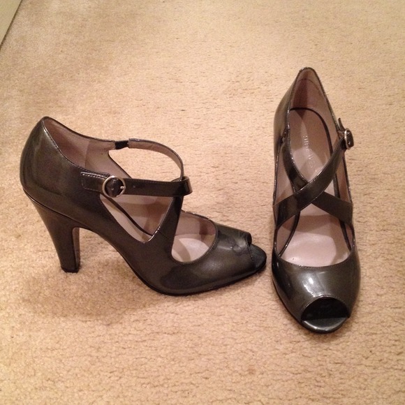 Grey heels (NWOT)
