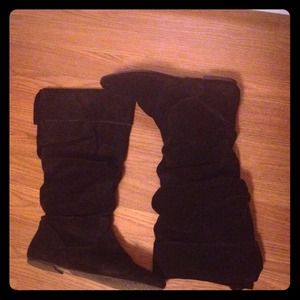 Gianni Bini suede boots
