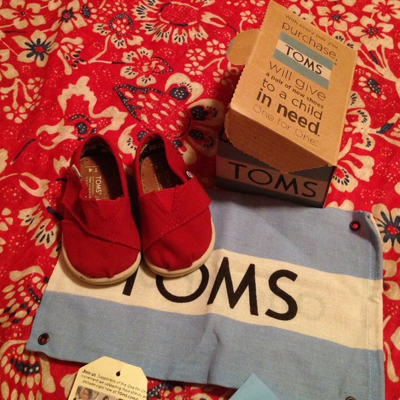 TOMS red canvas❌❌❌No longer available ❗️❗️❗️