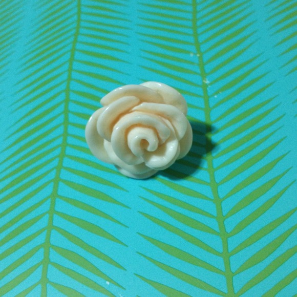 FLOWER RING - Picture 4 of 4