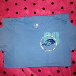 NWOT northface tshirt
