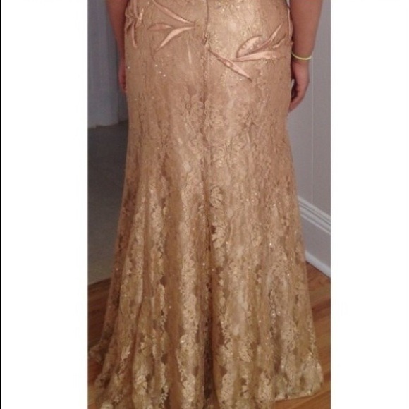 ✨Reduced✨ 🎉HOST PICK🎉 Gold Sequined Formal Dress - Picture 4 of 5