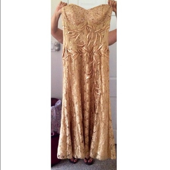 ✨Reduced✨ 🎉HOST PICK🎉 Gold Sequined Formal Dress - Picture 5 of 5
