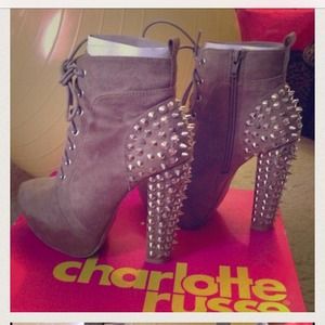 Booties/push-up bra bundle.