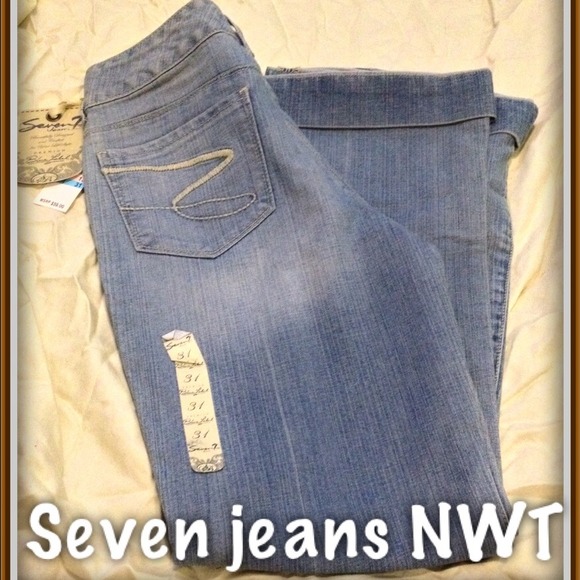 NWT Seven jeans size size 13 or 31, flared bottom!