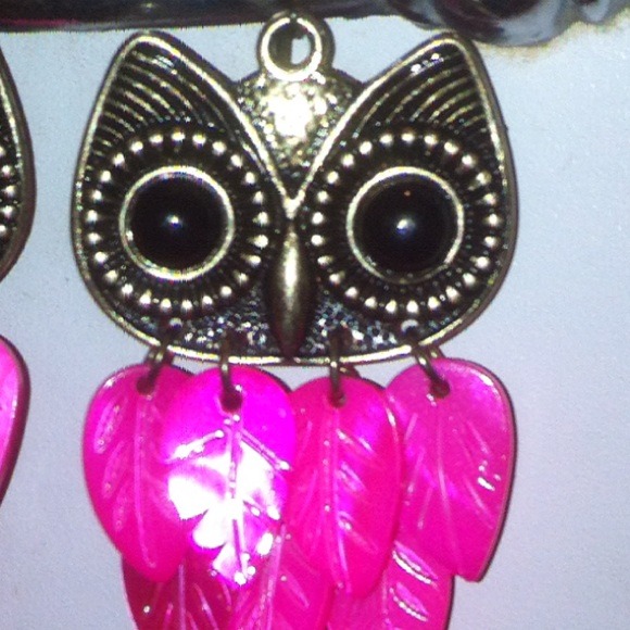 Fuchsia Owl Earrings - Picture 4 of 4