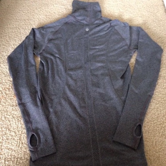 $sold!!! Lululemon run swiftly turtleneck 8 long