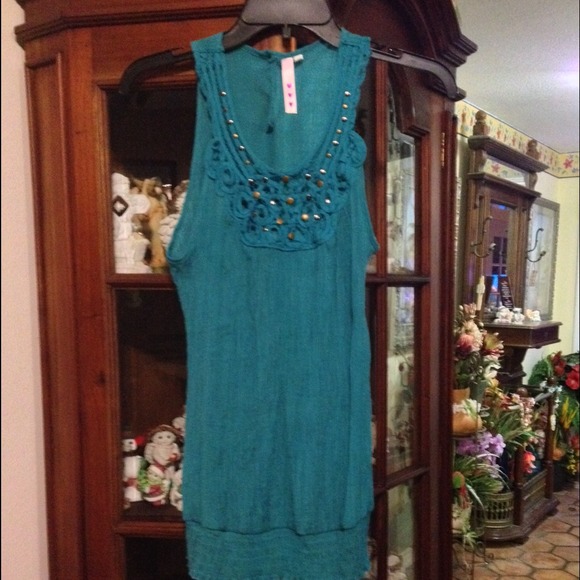 Adorable teal colored top size L, fits like a mdm