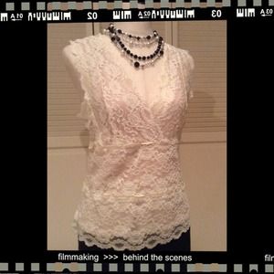🎀🎀Ivory lace top!🎀🎀