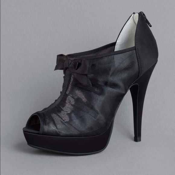 Vera Wang hills from the White collection