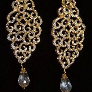 Golden earrings with zircons