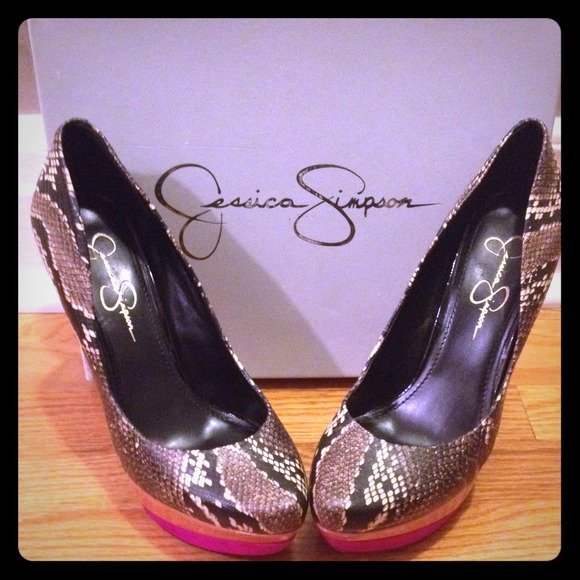 Jessica Simpson Shoes - 🎉HP 11/24🎉Jessica Simpson Beijo Pumps