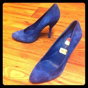 *Reserved* BCBG blue suede heals