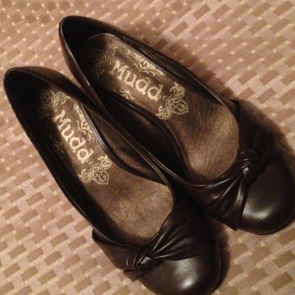 ⛔Sold⛔Mudd brown wedges- worn once-Size8