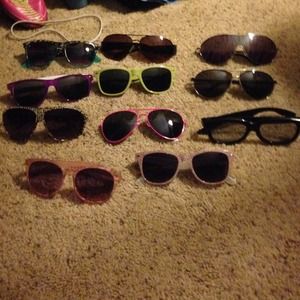 Look! 👀 Sunglasses $7 each 2 for $10 HOLD