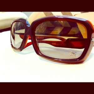 😎Burberry Sunglasses😎