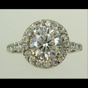 Stunning halo style simulated diamond ring! New!