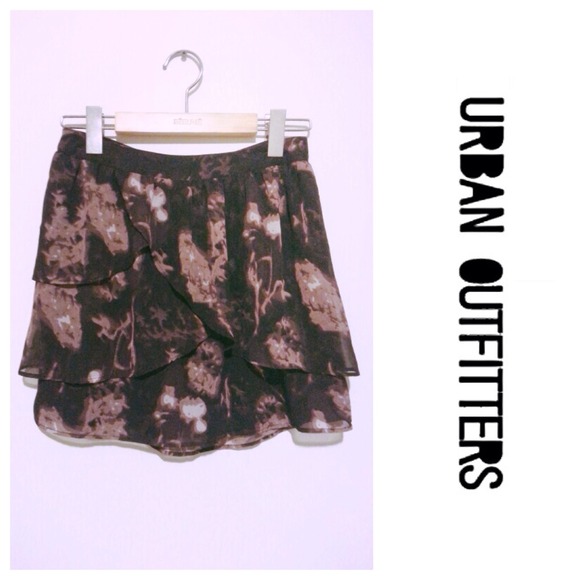 Urban Outfitters) NWOT Brown& Black Chiffon Skirt