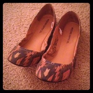✨Traded✨ Tribal Print Flats