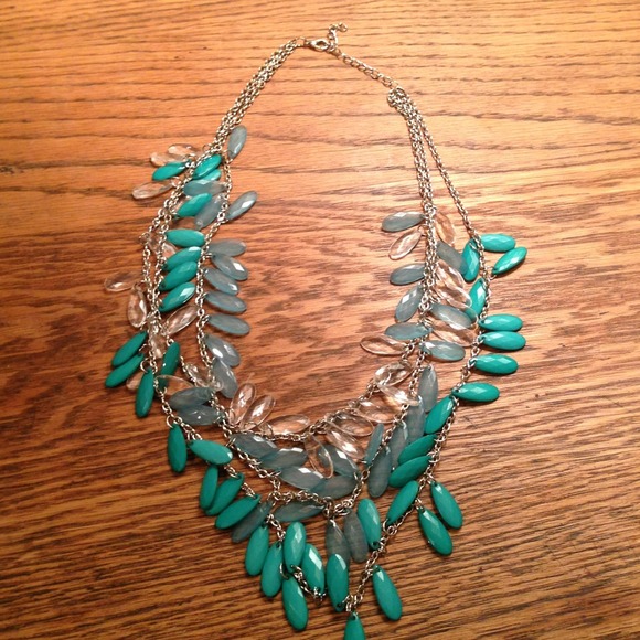 Pretty green and turquoise necklace - Picture 2 of 2