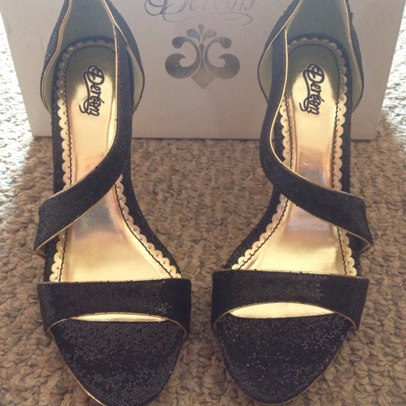 NVR worn party heels sz 7