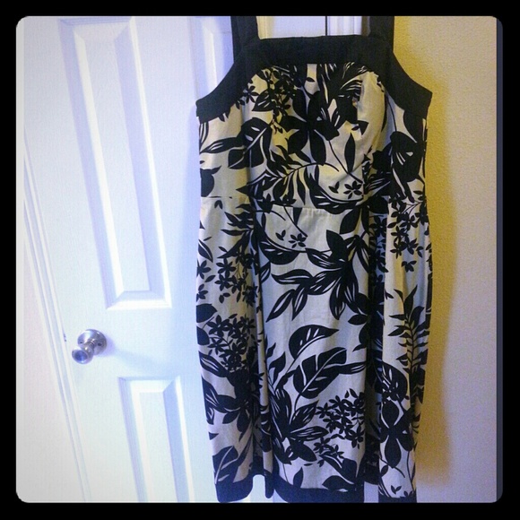 **HOLD FOR RIP60**  Knee-length dress