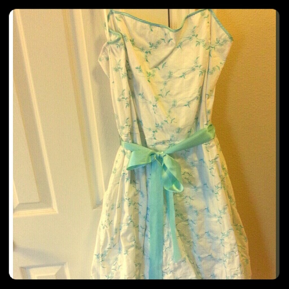 *BUNDLED* Beautiful knee-length dress