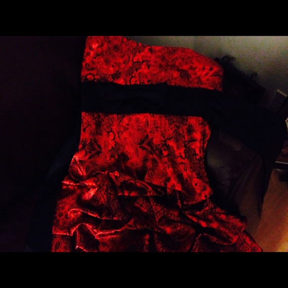 strapless holiday dress