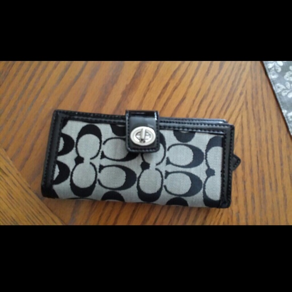 100% authentic coach wallet