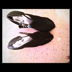 Qupid black suede peep toe heel