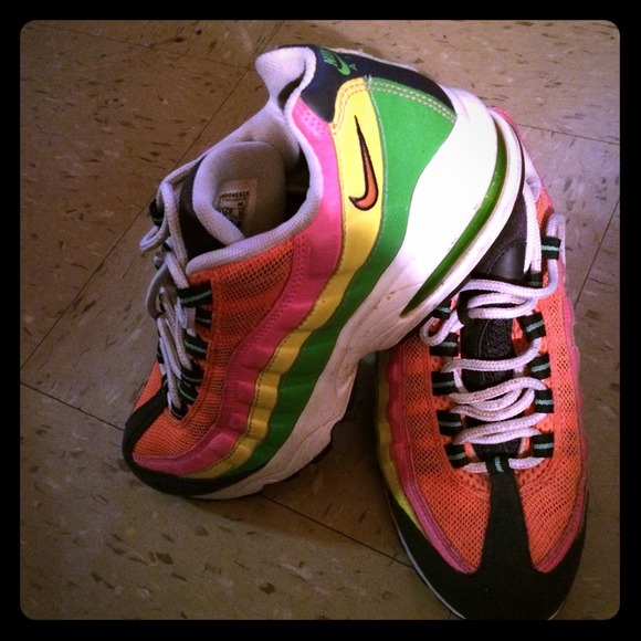 Nike AirMax - Picture 1 of 3