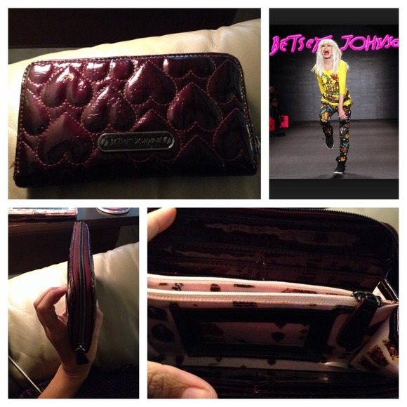 🎉Sold🎉  Betsey Johnson Wallet/clutch