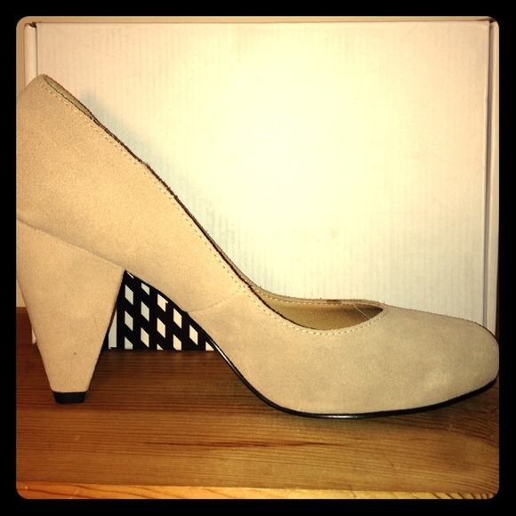 Suede pumps