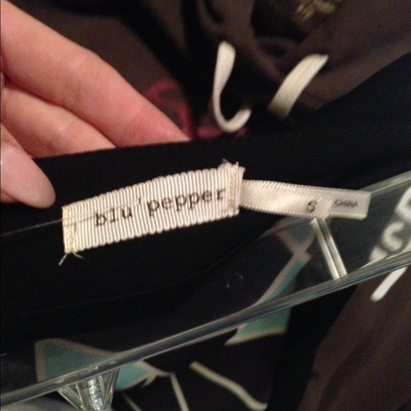 BLU PEPPER SKIRT SZ S FROM TRAVELING CHIC BOUTIQUE - Picture 3 of 4