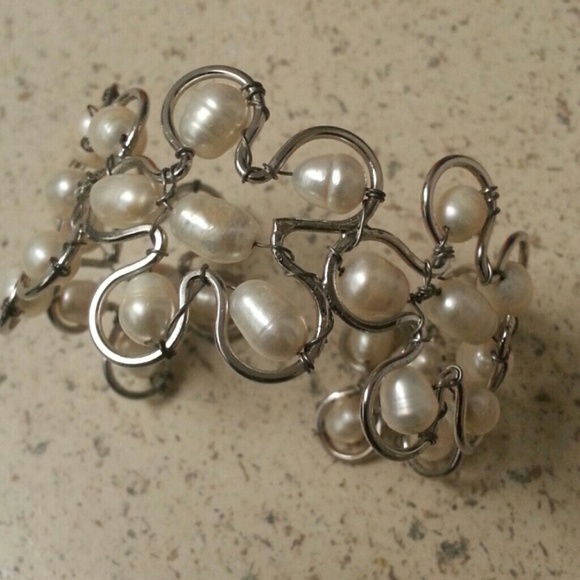 Pearl and silver bracelet