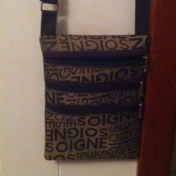 SOIGNE CROSS BODY👜 - Picture 2 of 3