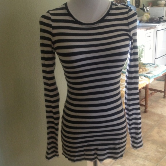 BCBGMaxAzria Tops - BCBG Maxazaria long sleeve t