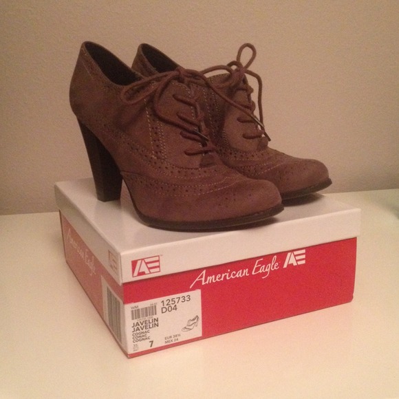 NWT! Faux suede heels