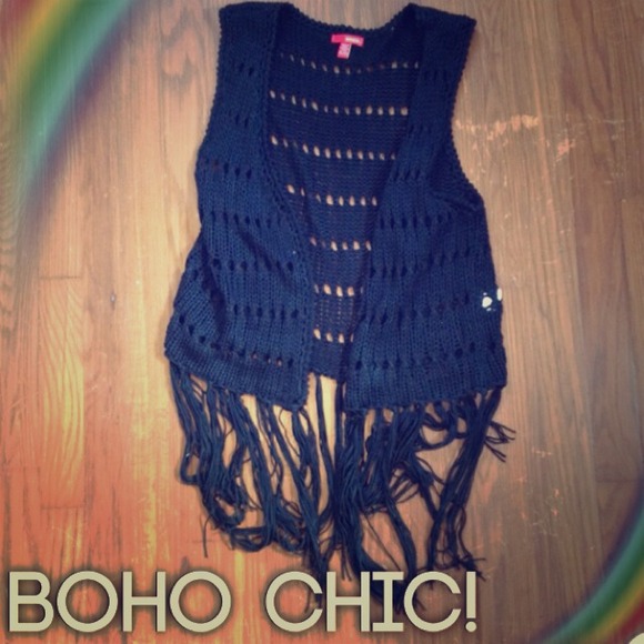 ❌SOLD❌ Woven Yarn/Tassel Vest