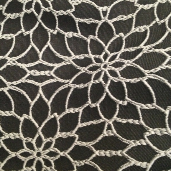Beautiful 00P Ann Taylor Skirt - Picture 4 of 4