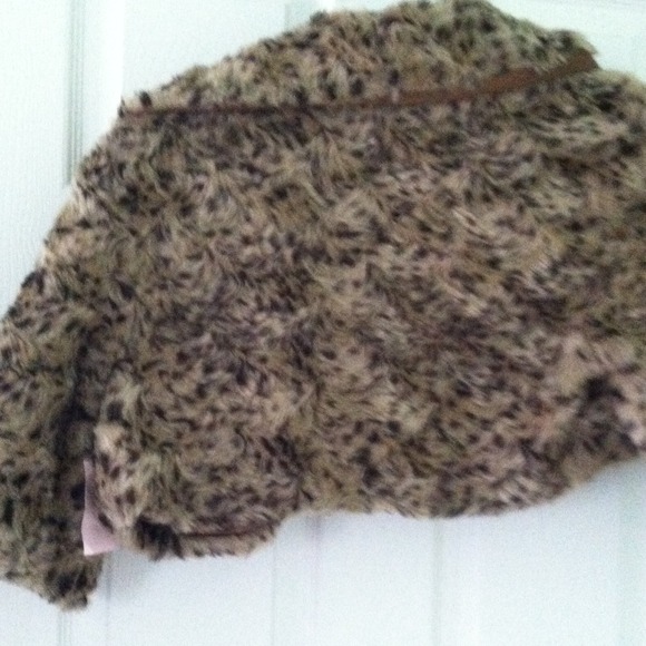 Faux fur shawl! - Picture 2 of 3